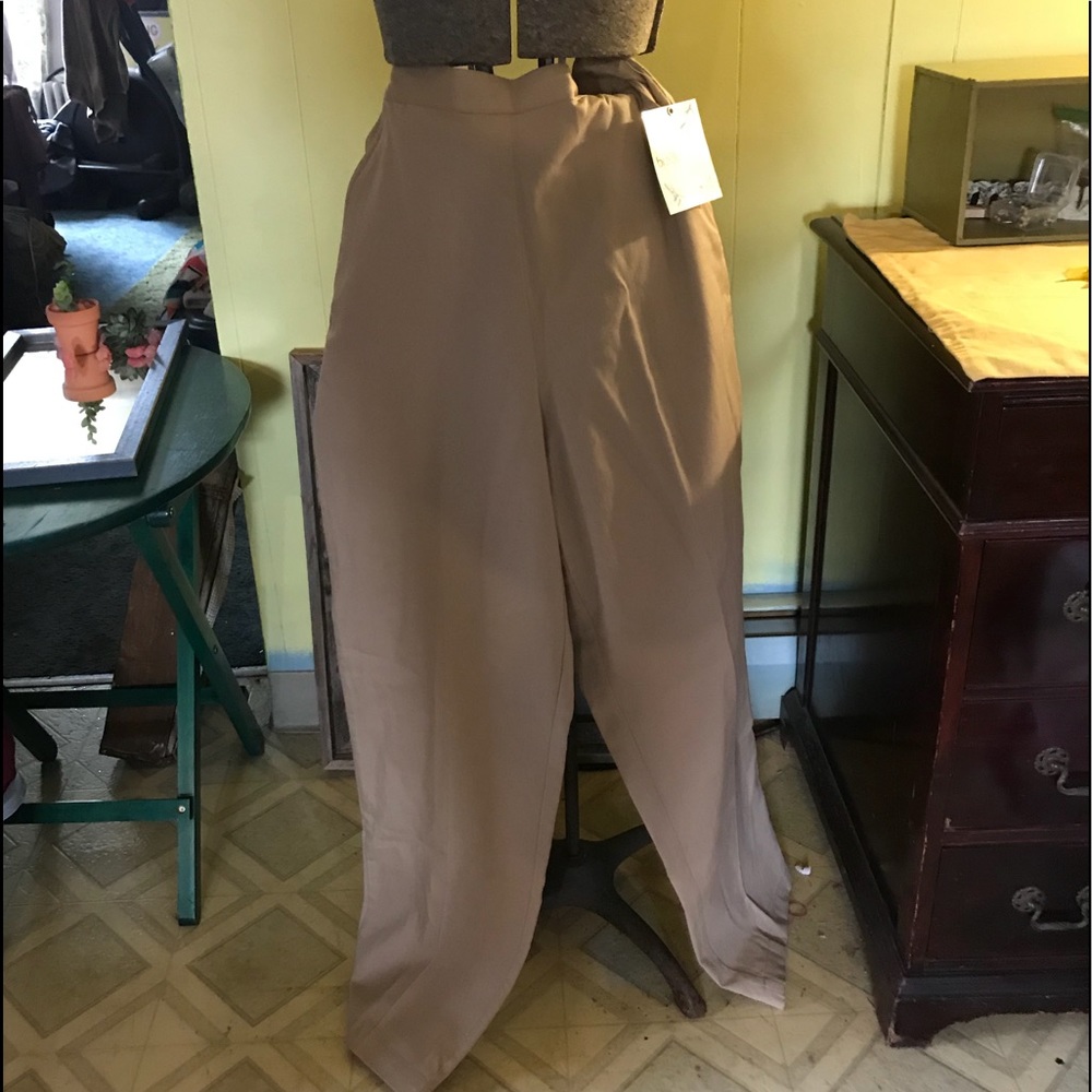 Tan trousers, smooth in front and elastic on back